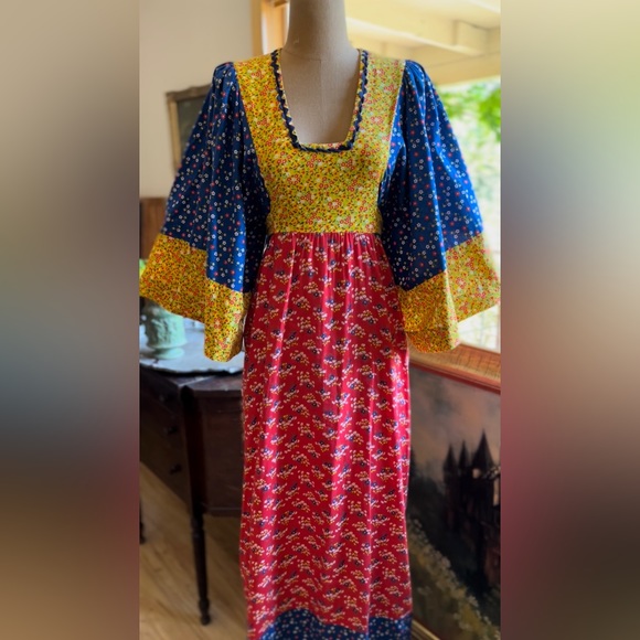 1970’s Vintage Calico Kimono Sleeve Dress by Young Innocent - Picture 5 of 15